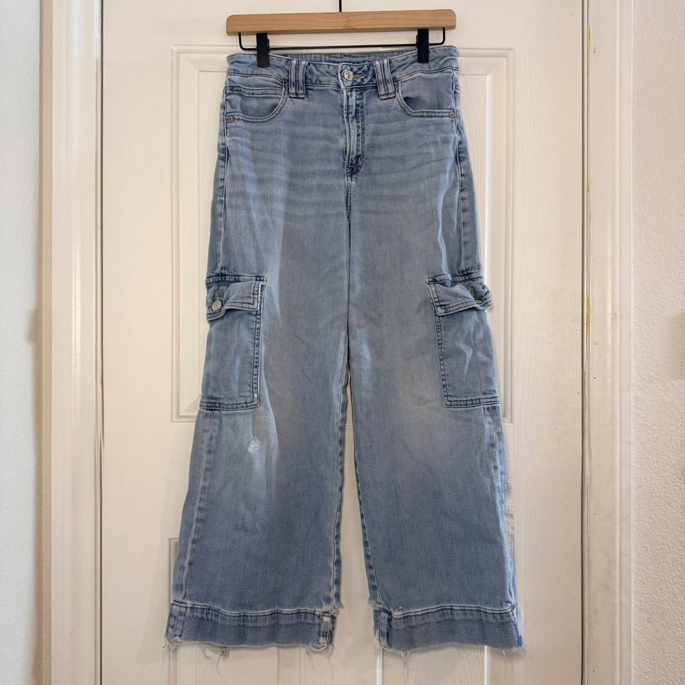 American Eagle Super High Rise Baggy Wide Leg Cargo Jeans Light Wash Blue Size 2